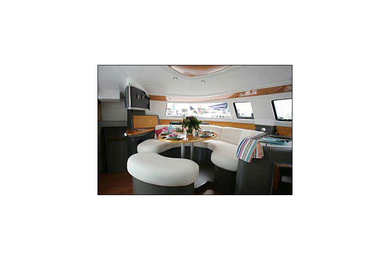 Saloon in catamaran Fountaine Pajot Belize 43 Piropo for charter in Cuba