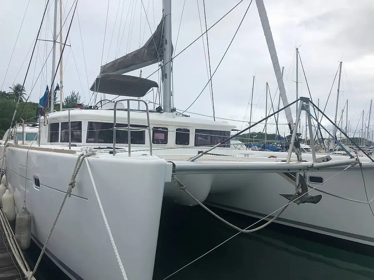 Catamaran Lagoon 450 Lorena for charter in Martinique