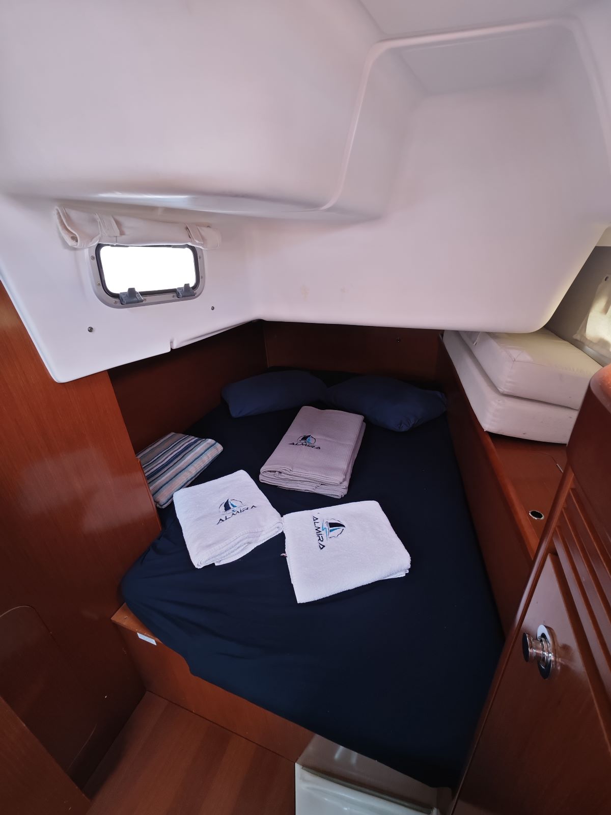 Aft cabin in sailing yacht Beneteau Oceanis 40 Violet for charter in Fethiye in Turkey