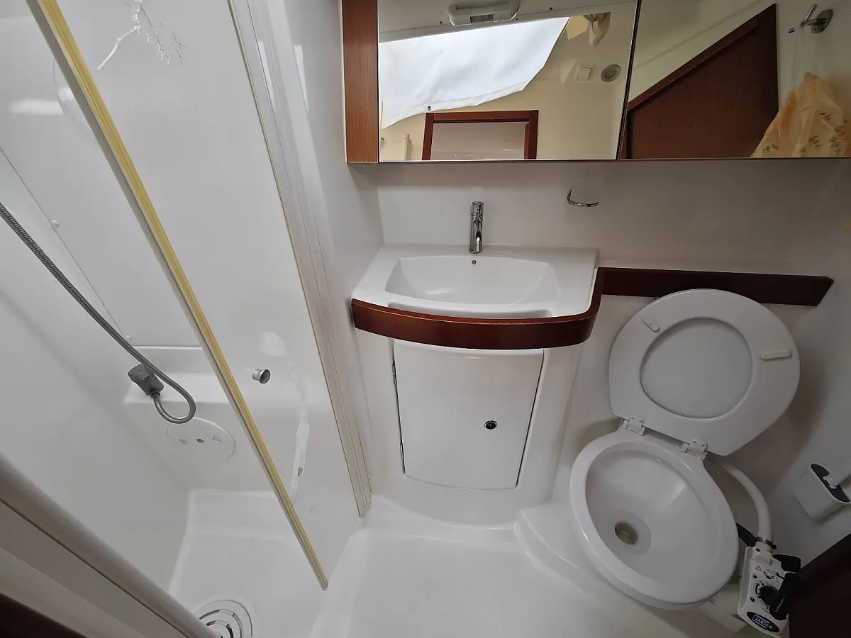 Bathroom in sailing yacht Beneteau Oceanis 40 Violet for charter in Fethiye in Turkey