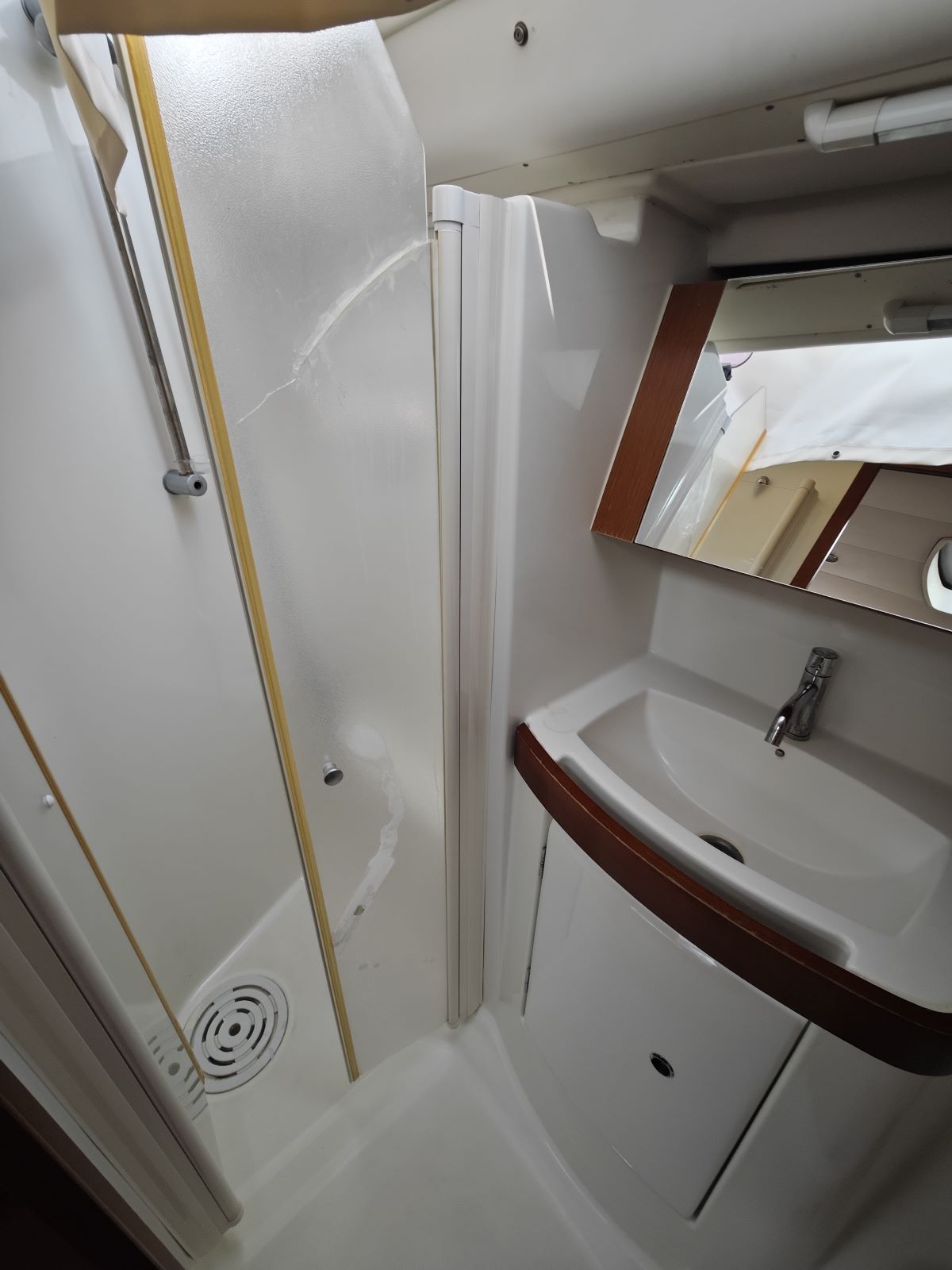 Bathroom shower in sailing yacht Beneteau Oceanis 40 Violet for charter in Fethiye in Turkey