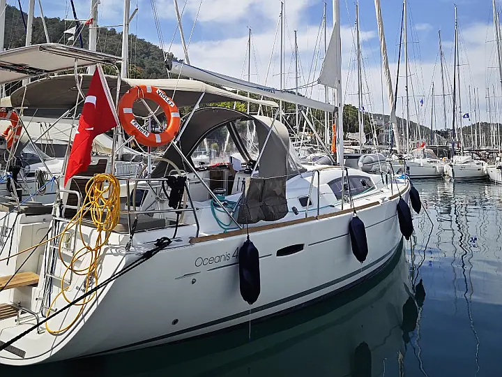 Sailing yacht Beneteau Oceanis 40 Violet for charter in Fethiye in Turkey