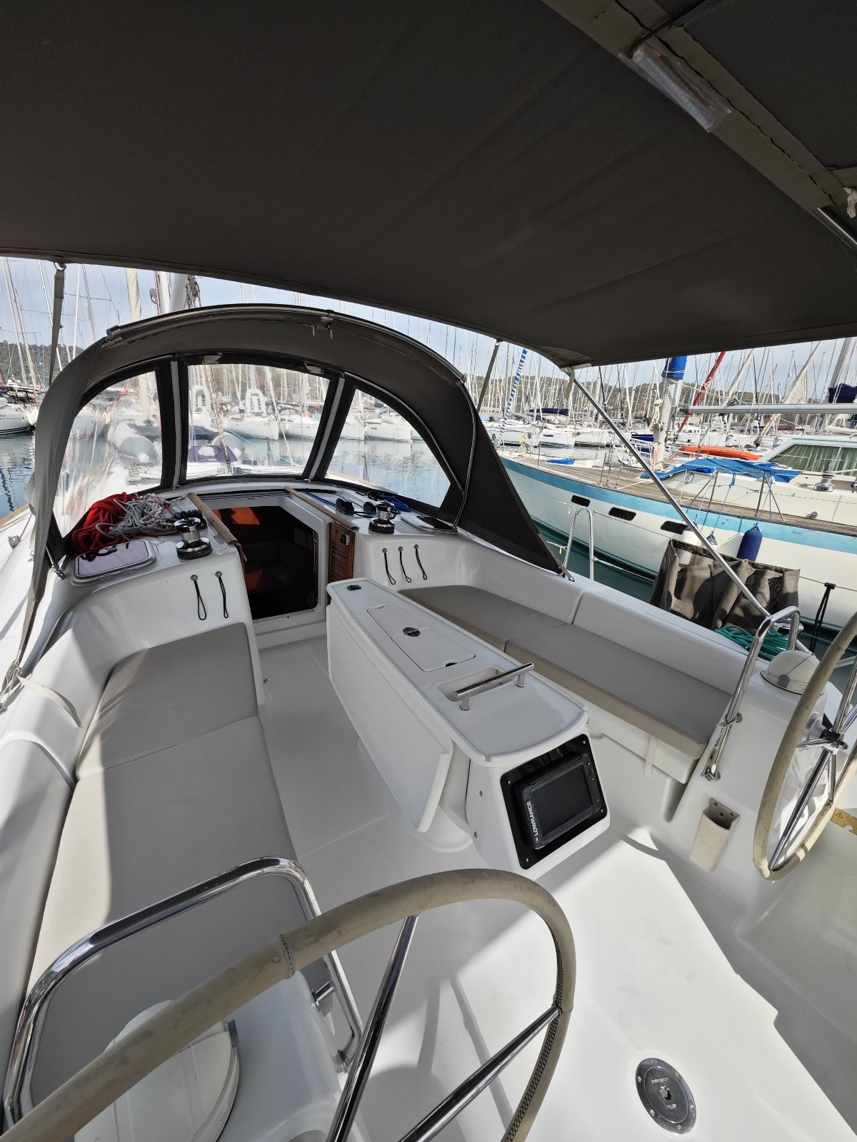 Cockpit of sailing yacht Beneteau Oceanis 40 Violet for charter in Fethiye in Turkey