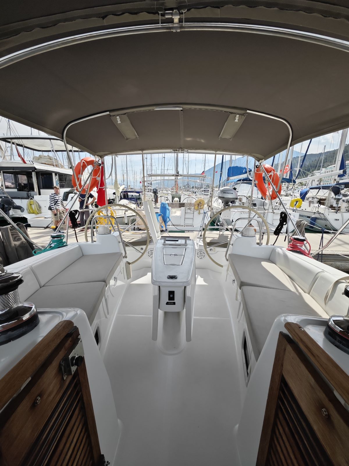 Cockpit of sailing yacht Beneteau Oceanis 40 Violet for charter in Fethiye in Turkey