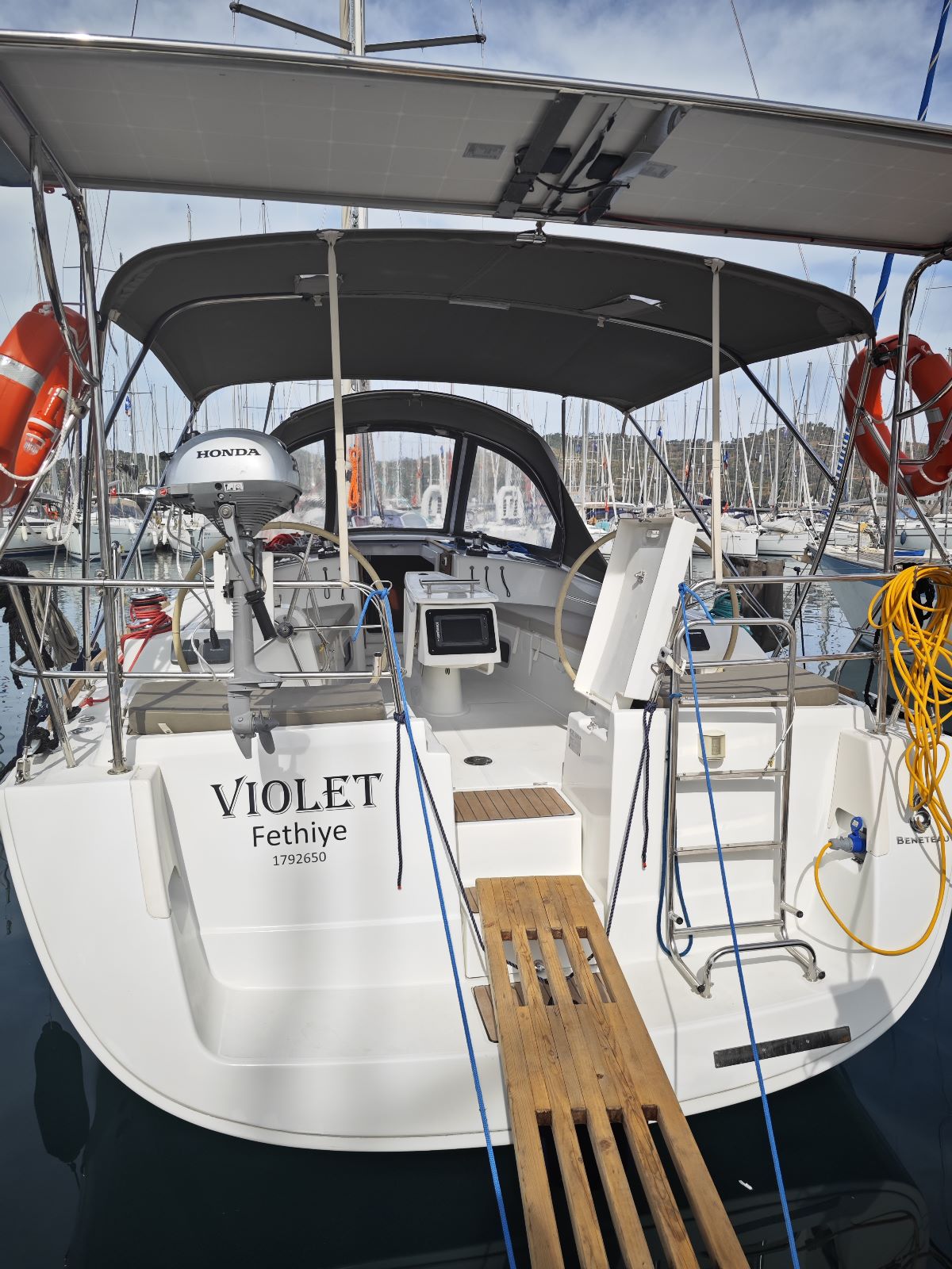 Sailing yacht Beneteau Oceanis 40 Violet for charter in Fethiye in Turkey