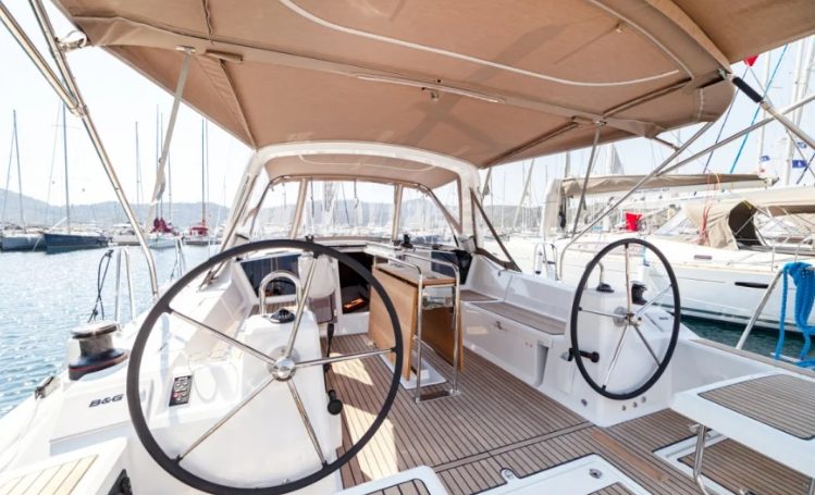 Cockpit of sailing yacht Beneteau Oceanis 41.1 Zoi for charter in Fethiye in Turkey
