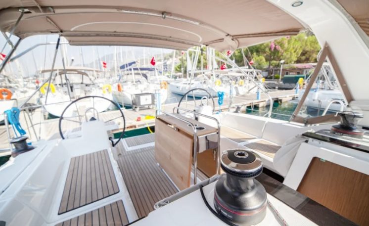 Cockpit of sailing yacht Beneteau Oceanis 41.1 Zoi for charter in Fethiye in Turkey