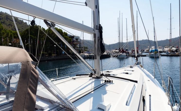 Deck of sailing yacht Beneteau Oceanis 41.1 Zoi for charter in Fethiye in Turkey
