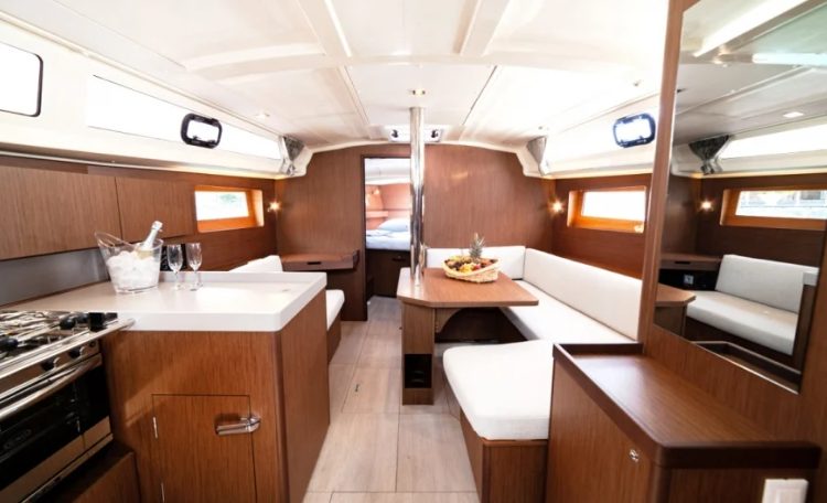 Saloon in sailing yacht Beneteau Oceanis 41.1 Zoi for charter in Fethiye in Turkey