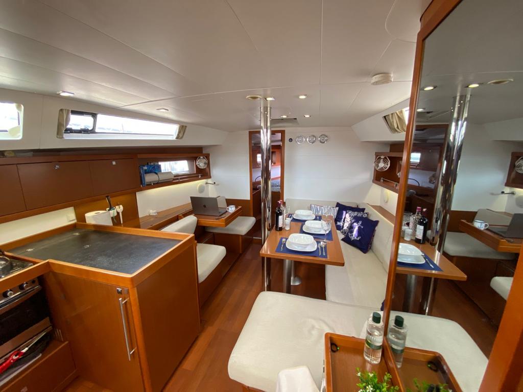 Saloon in bathroom in sailing yacht Beneteau Oceanis 41 Tina for charter in Fethiye in Turkey