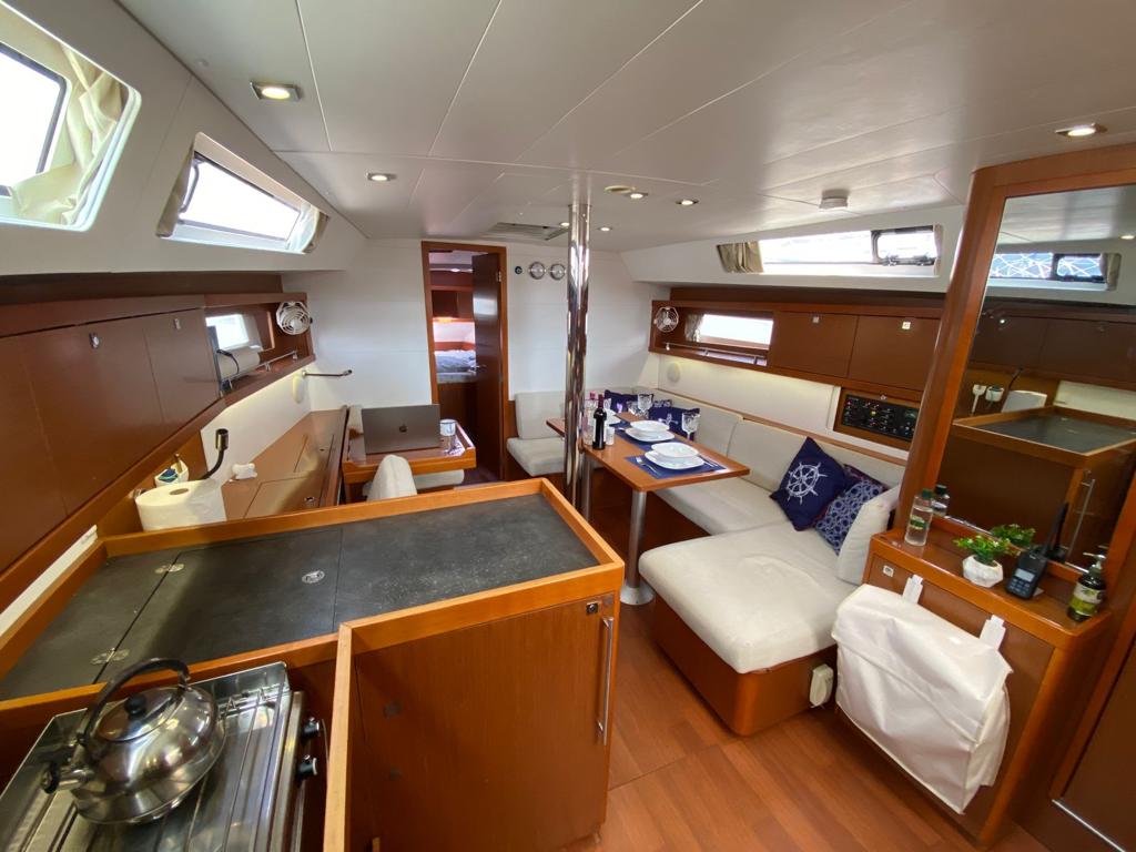 Saloon in bathroom in sailing yacht Beneteau Oceanis 41 Tina for charter in Fethiye in Turkey