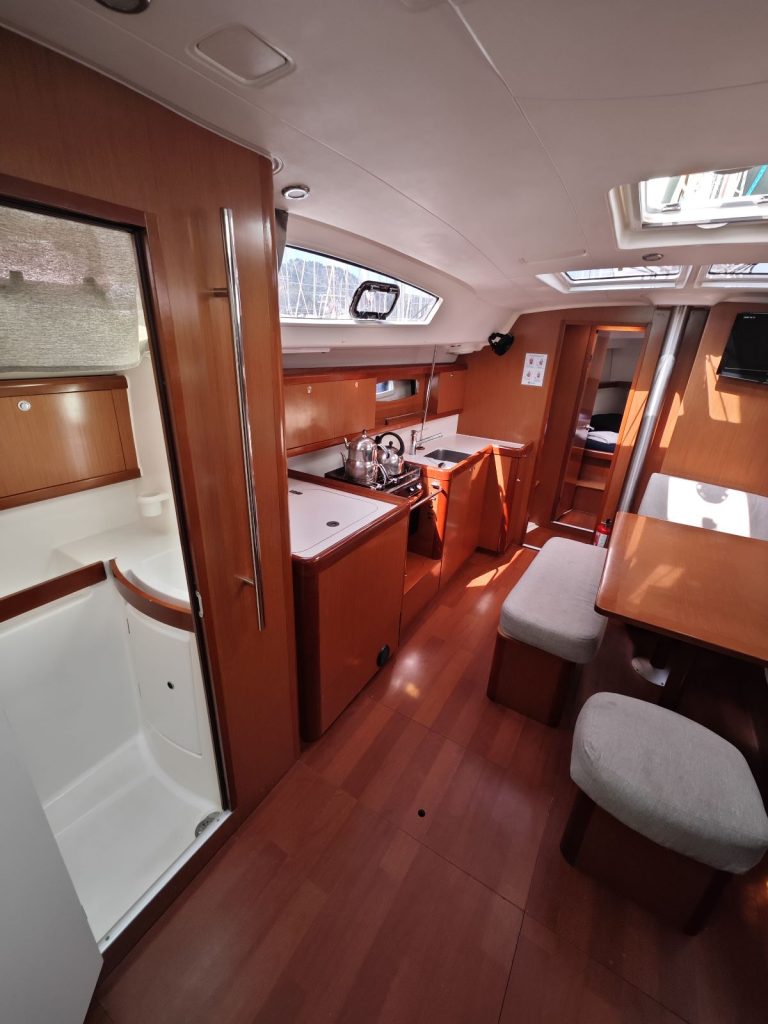 Saloon in sailing yacht Beneteau Oceanis 43 Lilium for charter in Fethiye in Turkey