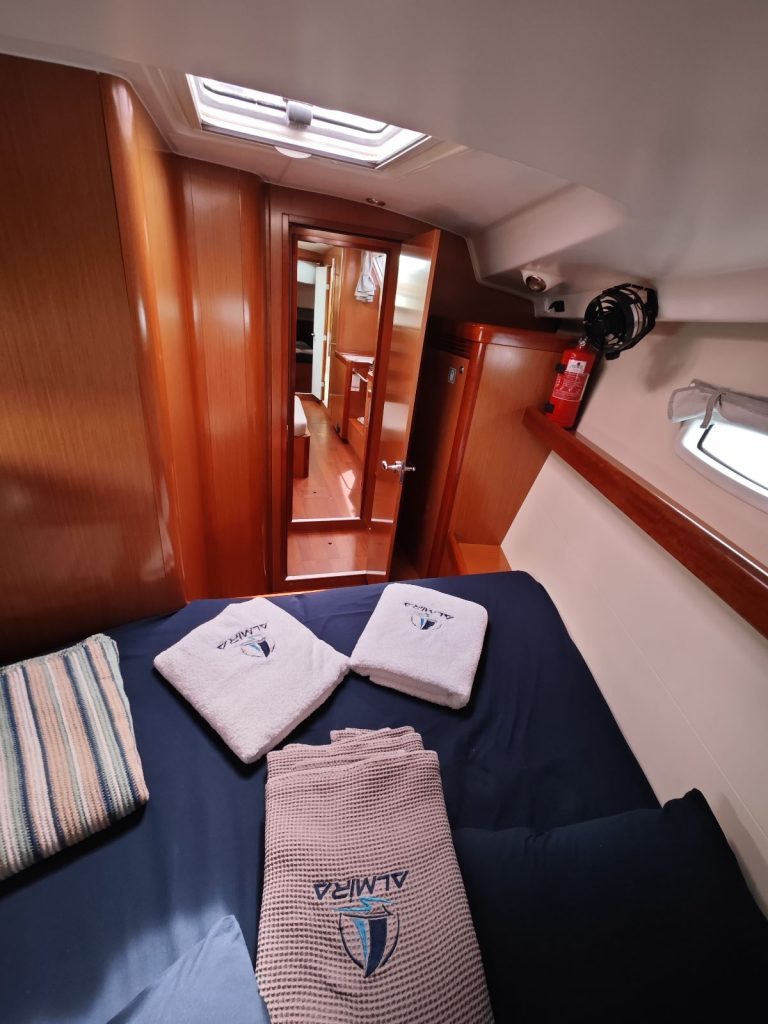 Forward cabin in sailing yacht Beneteau Oceanis 43 Lilium for charter in Fethiye in Turkey