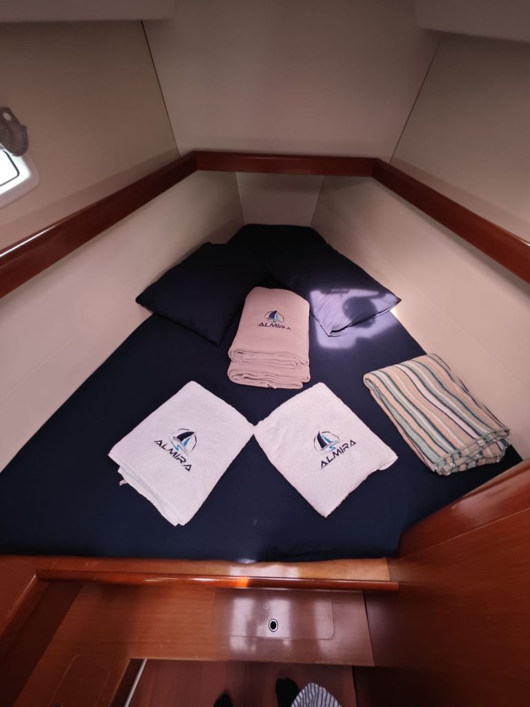 Forward cabin in sailing yacht Beneteau Oceanis 43 Lilium for charter in Fethiye in Turkey