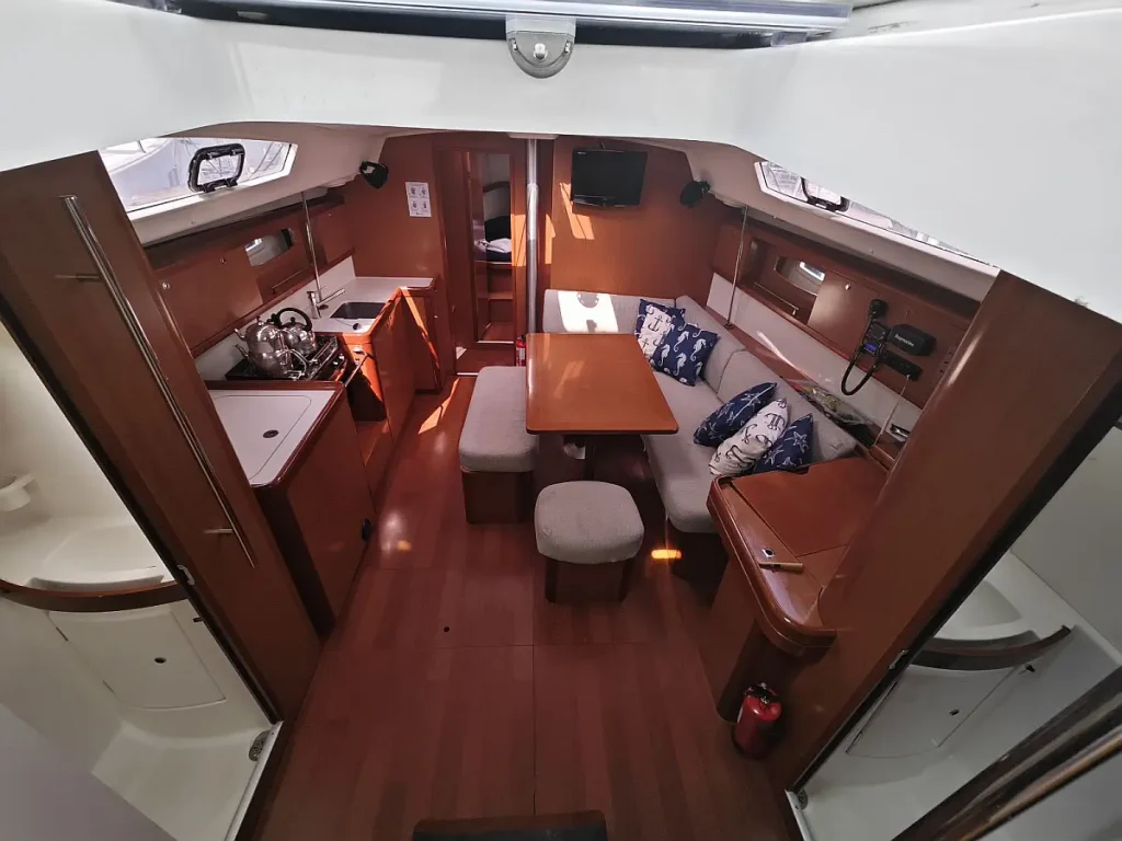 Saloon in sailing yacht Beneteau Oceanis 43 Lilium for charter in Fethiye in Turkey
