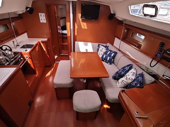 Saloon table in sailing yacht Beneteau Oceanis 43 Lilium for charter in Fethiye in Turkey