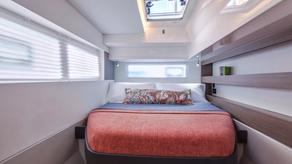 Aft cabin in catamaran Moorings 4200 with 3 cabins for charter in Great Abaco in Bahamas in Caribbean