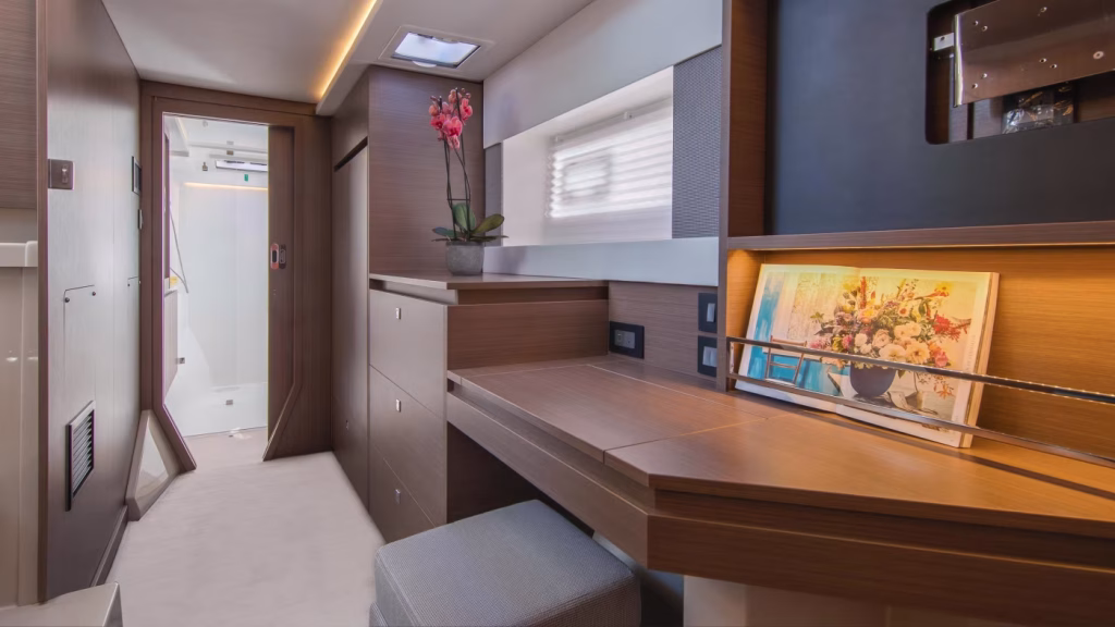 Interior in catamaran Moorings 4200 with 3 cabins for charter in Great Abaco in Bahamas in Caribbean