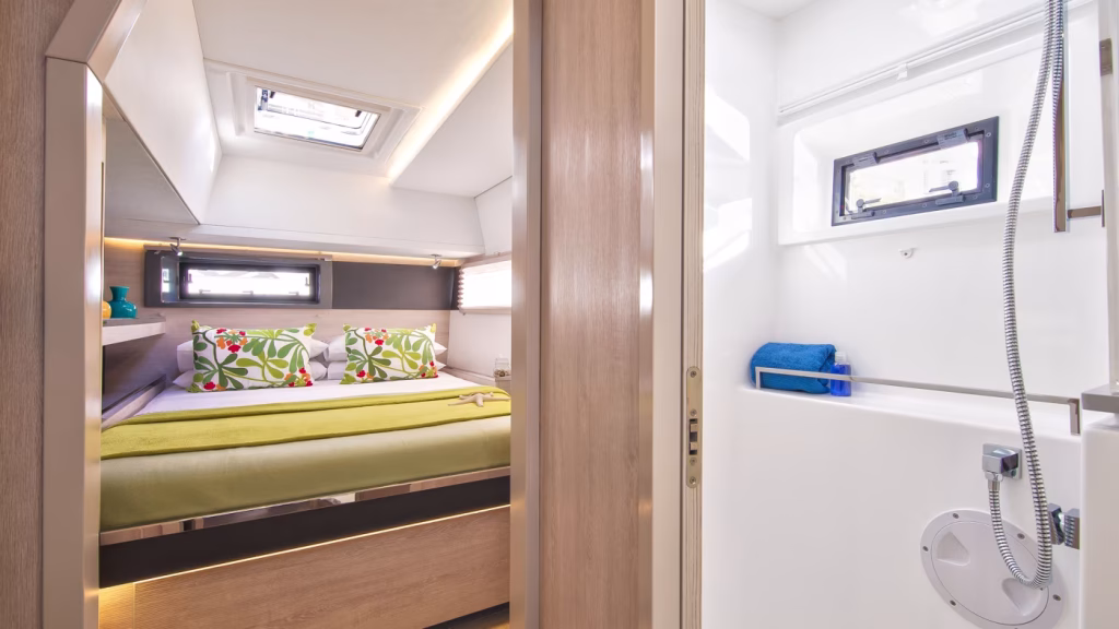 Aft cabin in catamaran Moorings 4500L with 4 cabins for charter in Antigua and Barbuda in Caribbean