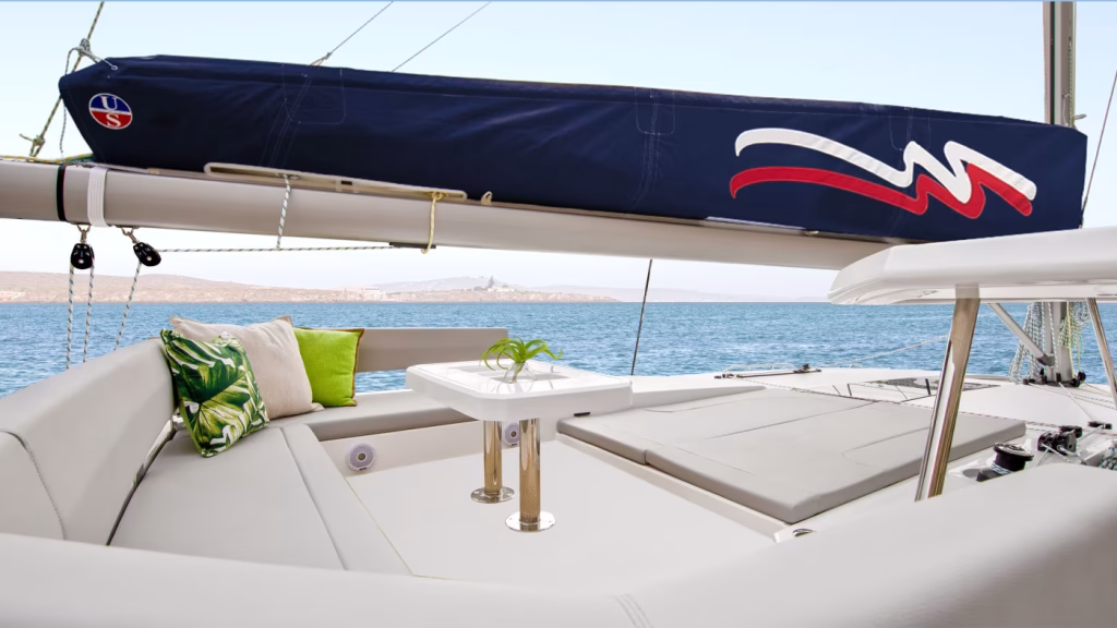 Fly bridge of catamaran Moorings 4500L with 4 cabins for charter in Antigua and Barbuda in Caribbean