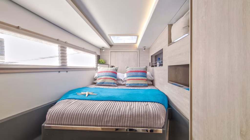 Forward cabin in catamaran Moorings 4500L with 4 cabins for charter in Antigua and Barbuda in Caribbean