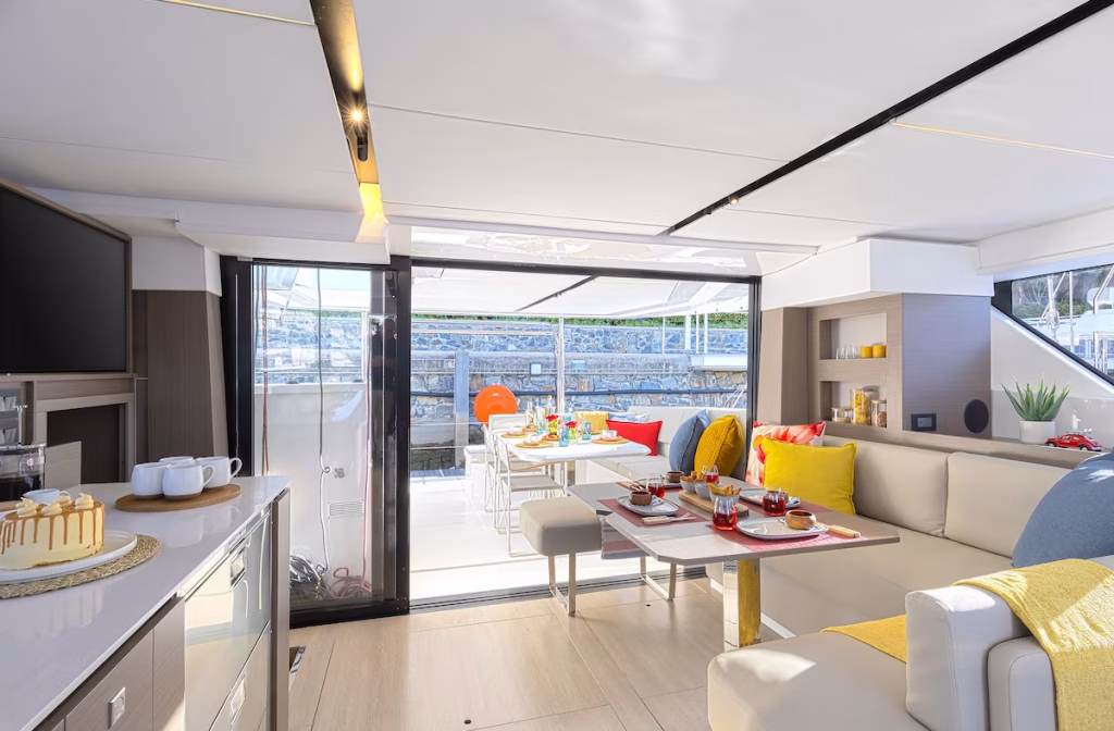 Saloon in catamaran Moorings 4600 for charter in Saint Martin in Caribbean