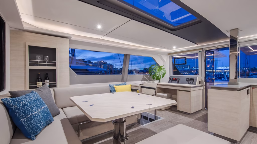 Saloon in catamaran Moorings 5000 with 4 cabins for charter in Grenada in Caribbean
