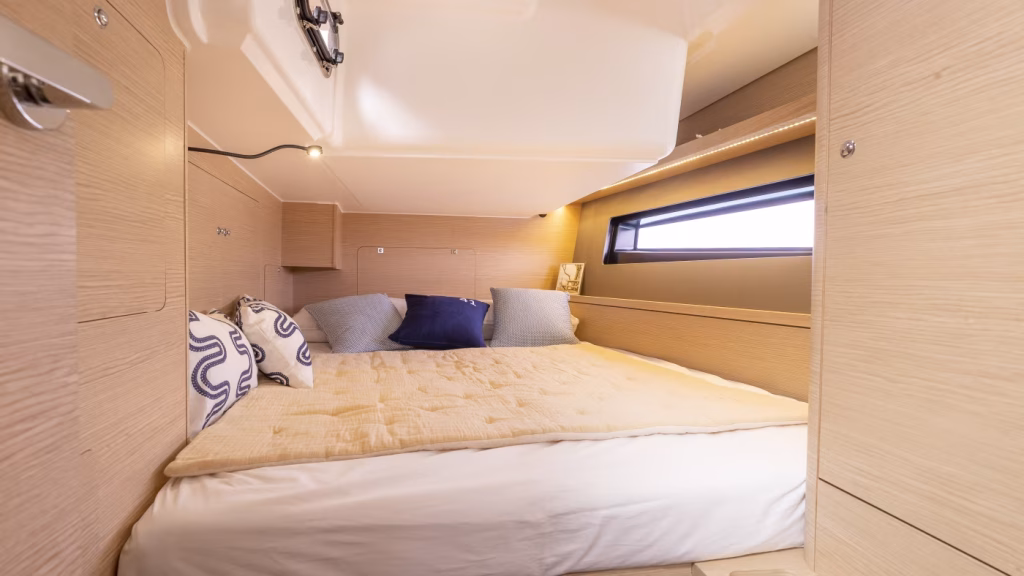 Aft cabin in sailing yacht Dufour 41 (Moorings 41.3) for charter in Saint Martin in Caribbean