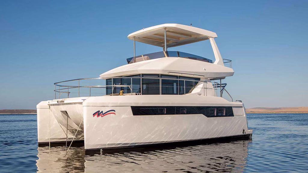 Power catamaran Moorings 403 PC for charter in Nassau in Bahamas in Caribbean