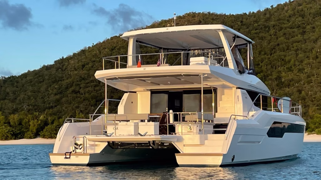 Power catamaran Moorings 534 PC for charter in Great Abaco in Bahamas in Caribbean