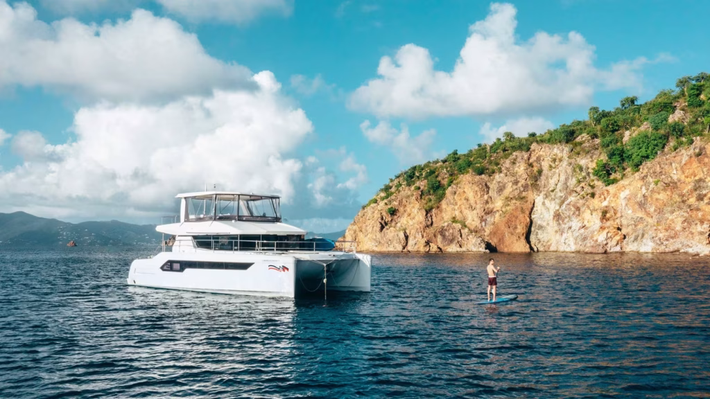 Power catamaran Moorings 534 PC for charter in Great Abaco in Bahamas in Caribbean