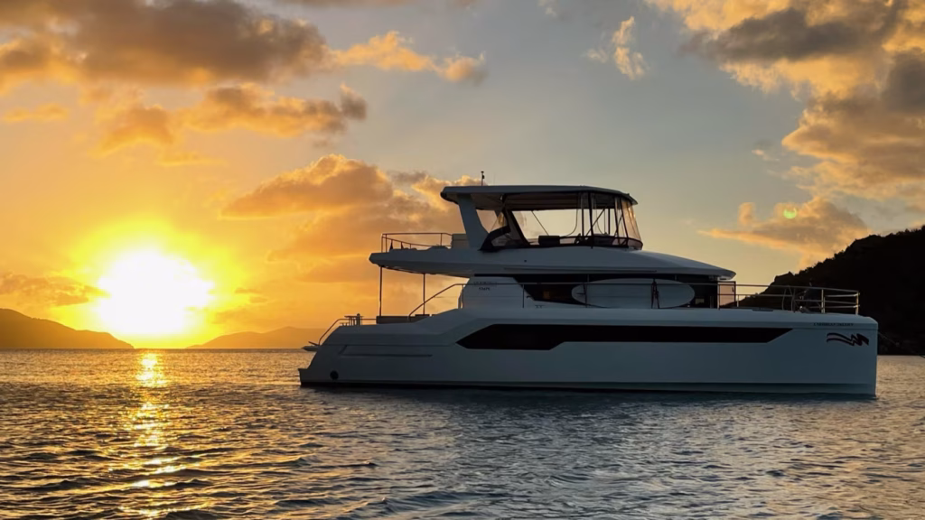 Power catamaran Moorings 534 PC for charter in Great Abaco in Bahamas in Caribbean