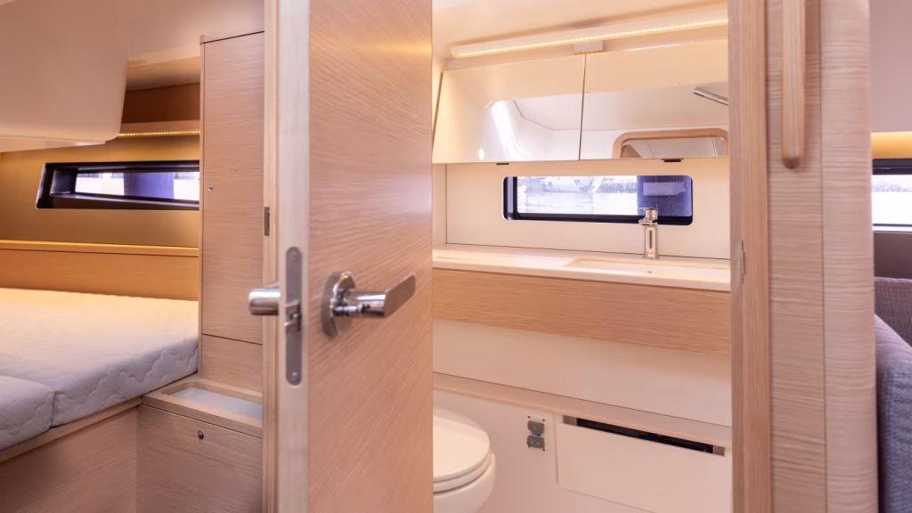 Bathroom in sailing yacht Dufour 41 (Moorings 41.3) for charter in Tortola in British Virgin Islands in Caribbean