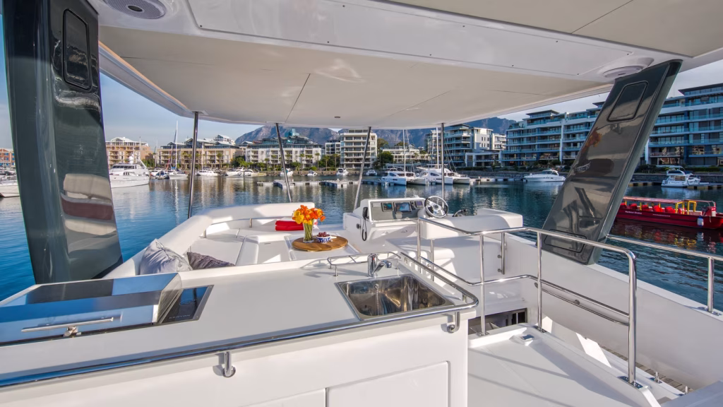 Fly bridge of power catamaran Moorings 433 PC for charter in Tortola in British Virgin Islands in Caribbean